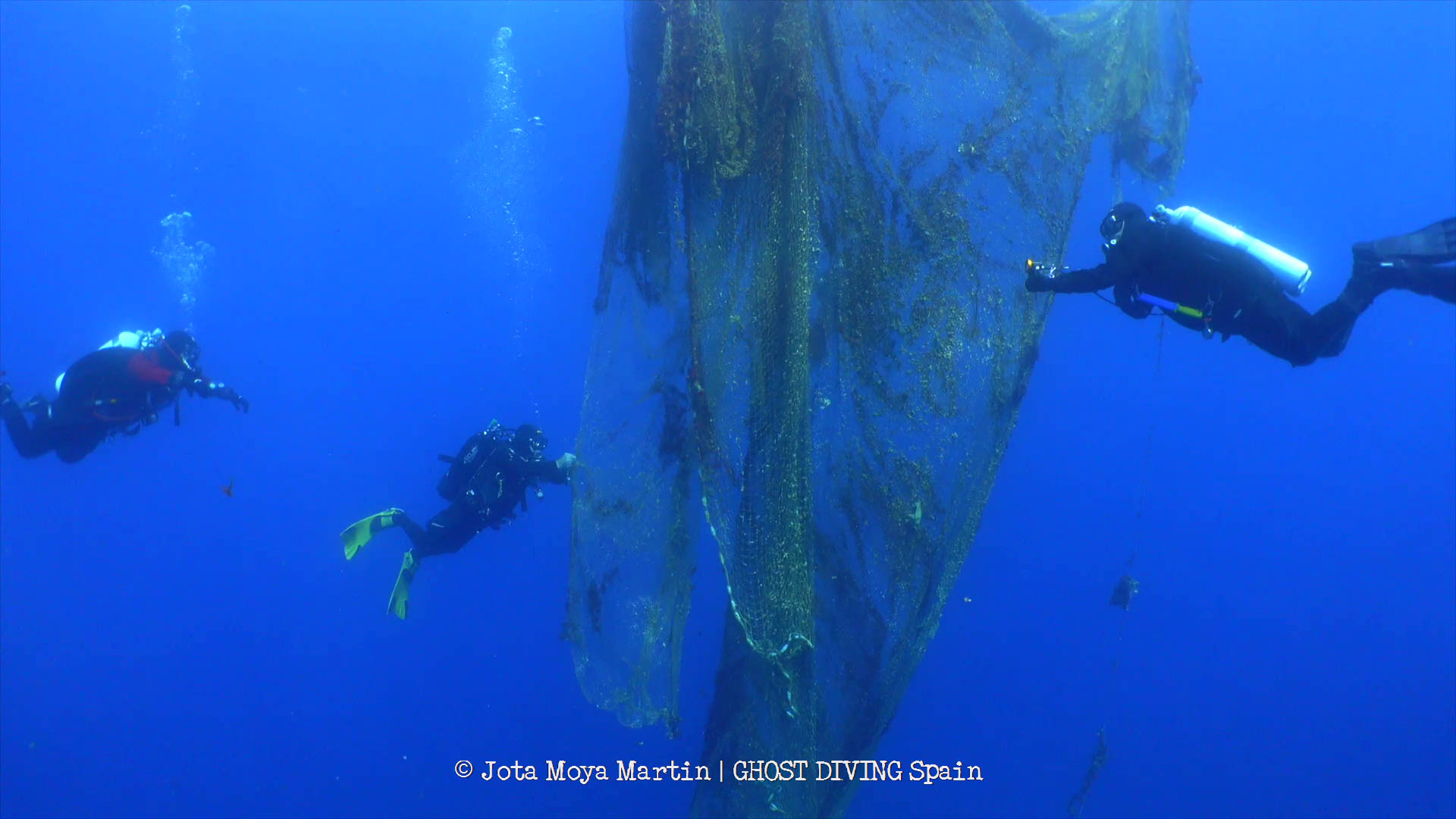 Press Release: Divers lift fishing net weighing 450 kgs from reef